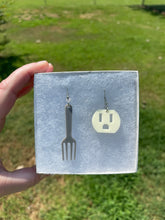 Load image into Gallery viewer, Fork &amp; Socket Earrings

