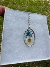 Load image into Gallery viewer, Blue &amp; White Floral Circle Necklace
