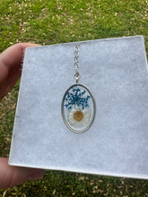 Load image into Gallery viewer, Blue &amp; White Floral Circle Necklace

